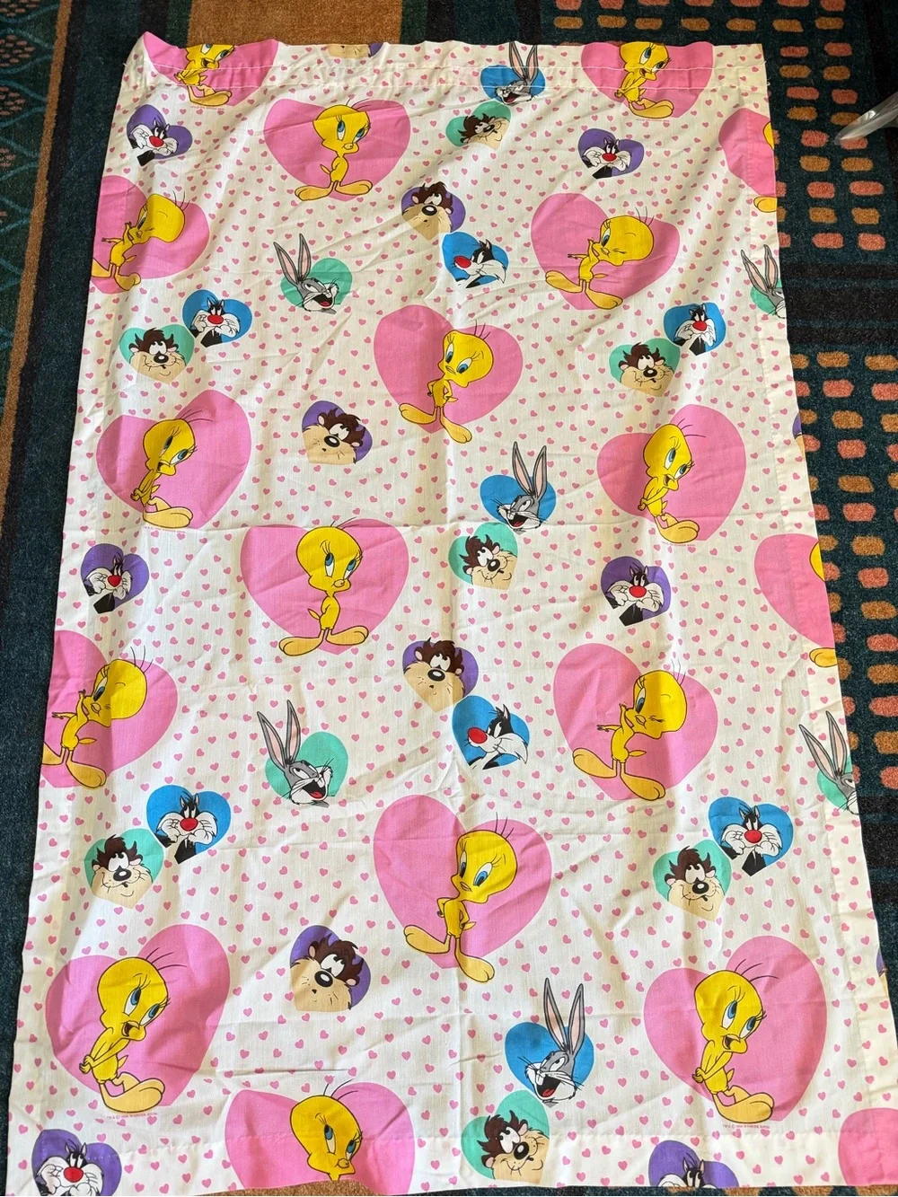 VTG 90s Looney Tunes Tweety, Bugs, Taz, Sylvester heart Twin Sheets Curtain set!